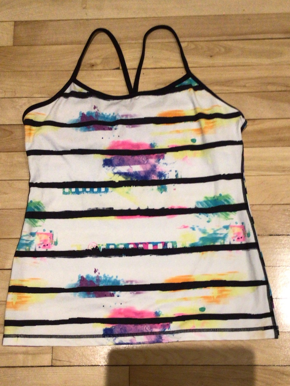 Activewear Althleisure Built-In Bra Lululemon Top  with Multi-Color Accents